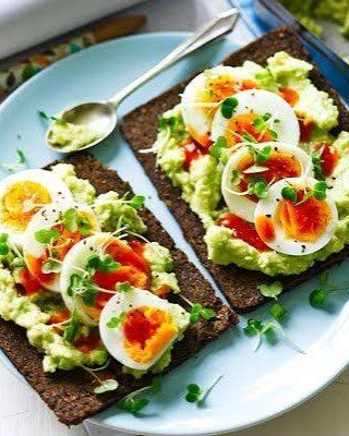 4. Egg Avocado Nut Snack Bag