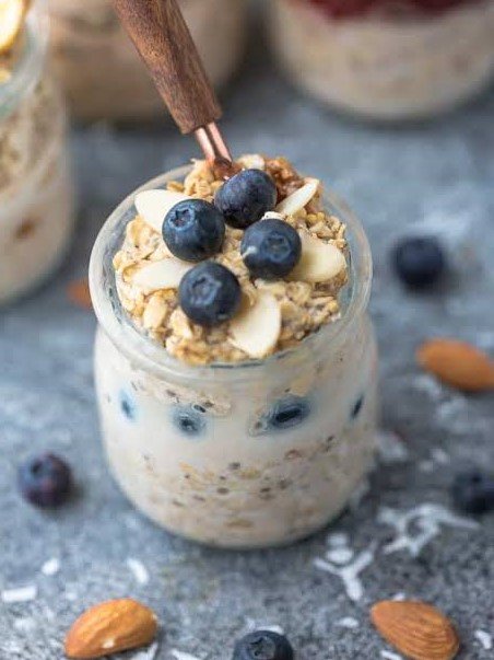Overnight Oats with Berries and Almonds