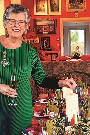 holiday evening outfit for women over 60: emerald green knit dress for christmas dinner
