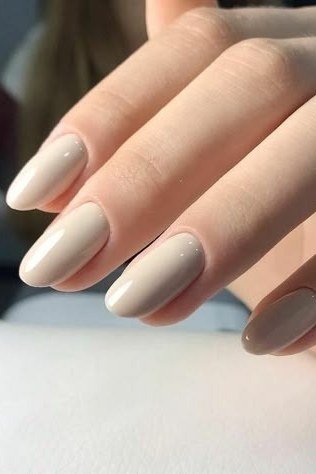 Light taupe almond nails