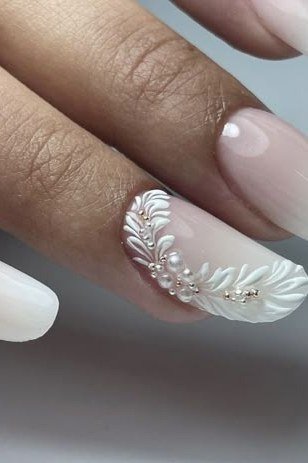 baby boomer nails with 3d leaf and pearl accent