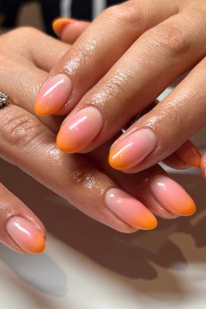 Peachy coral ombre short nails, fall nail design for older women
