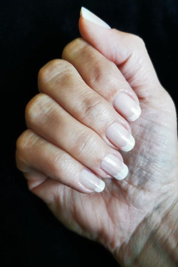 white short almond nails