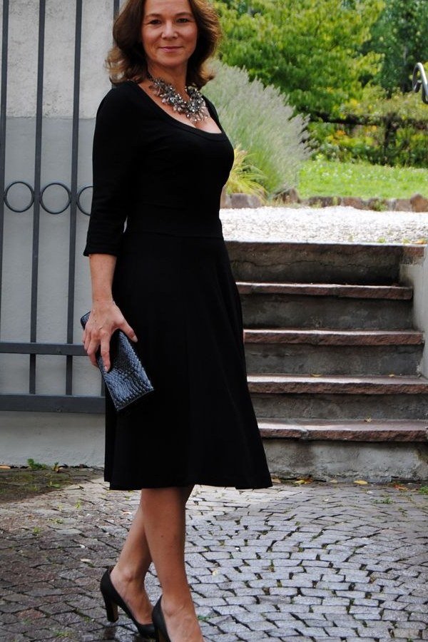 black cocktail dress, woman in 40s outdoors, elegant cocktail dress for women over 60