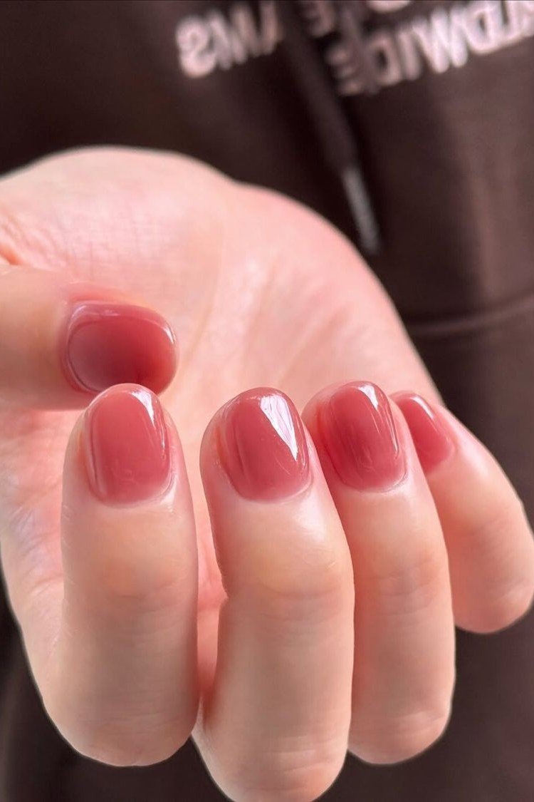 Short oval sheer red jelly nails