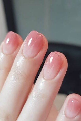 Short oval sheer strawberry glaze nails