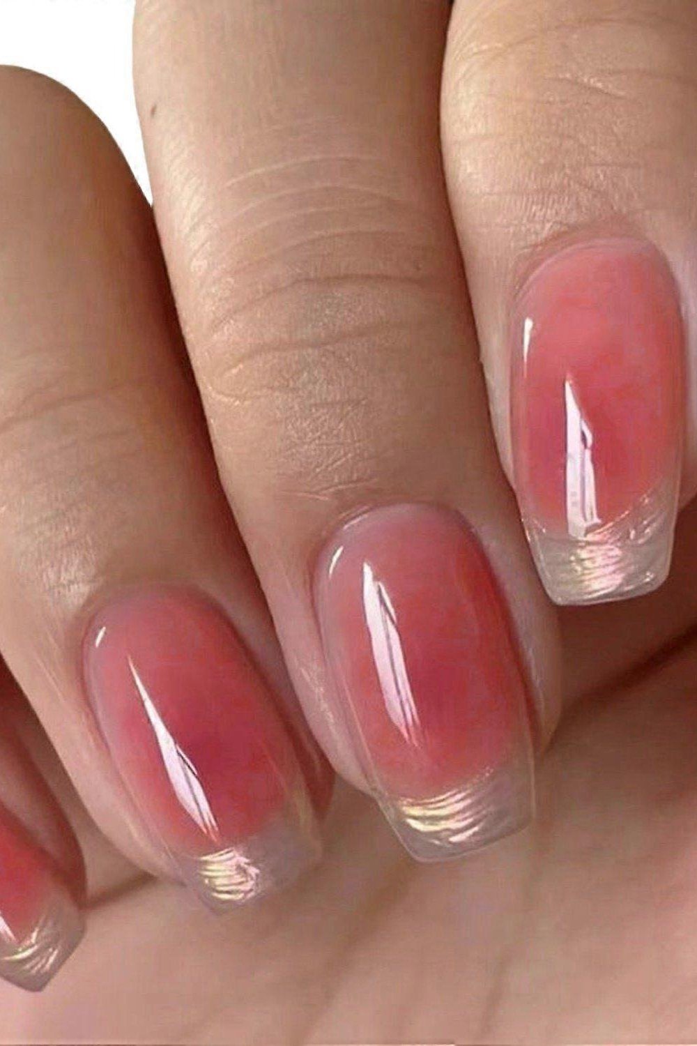 Short jelly nails fading from strawberry red to clear tips