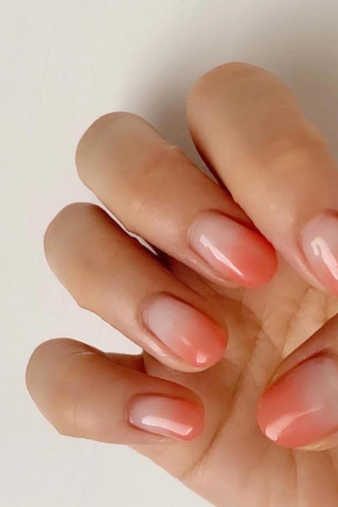 Sheer Nude Pink Subtle Ombre - Milky nude melts into the faintest blush pink on these short oval nails.