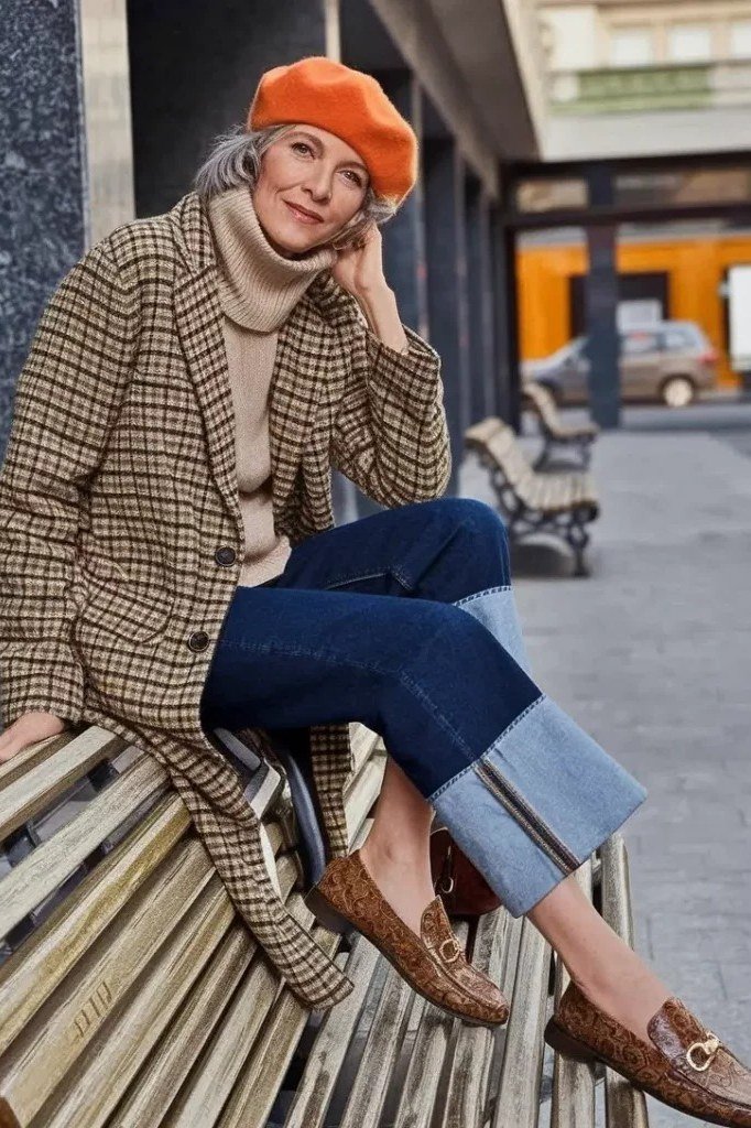 houndstooth coat rust beret fall outfit women over 50