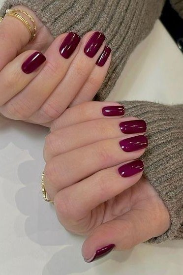 Oxblood nails in short square shape