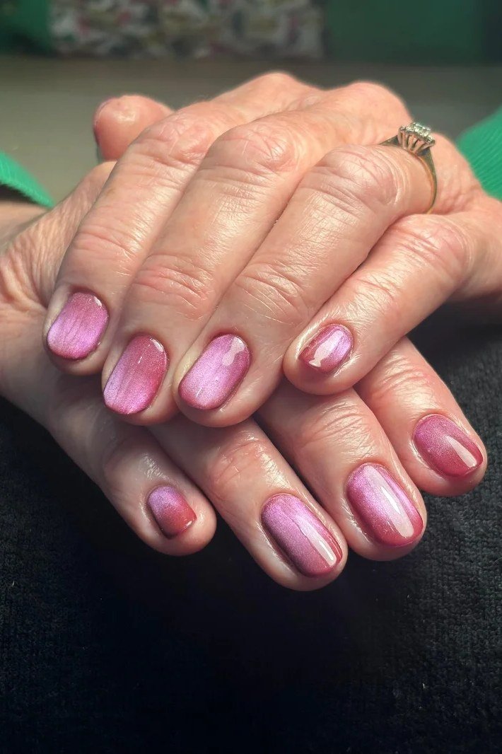 Pink Purple Haze Cat Eye Nails - A dreamy blend of pink and purple with magnetic shimmer covers these short, oval nails.