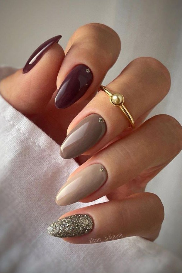 Warm taupe greige solid with gold glitter accent nail, short oval, glossy, fall nail color for women over 40