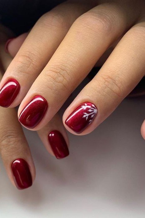 short red nails with white snowcap tips