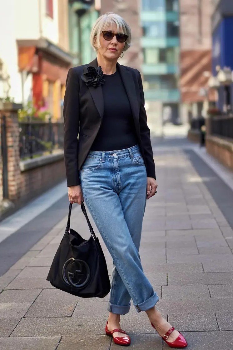Black blazer with jeans and red heels for women over 60