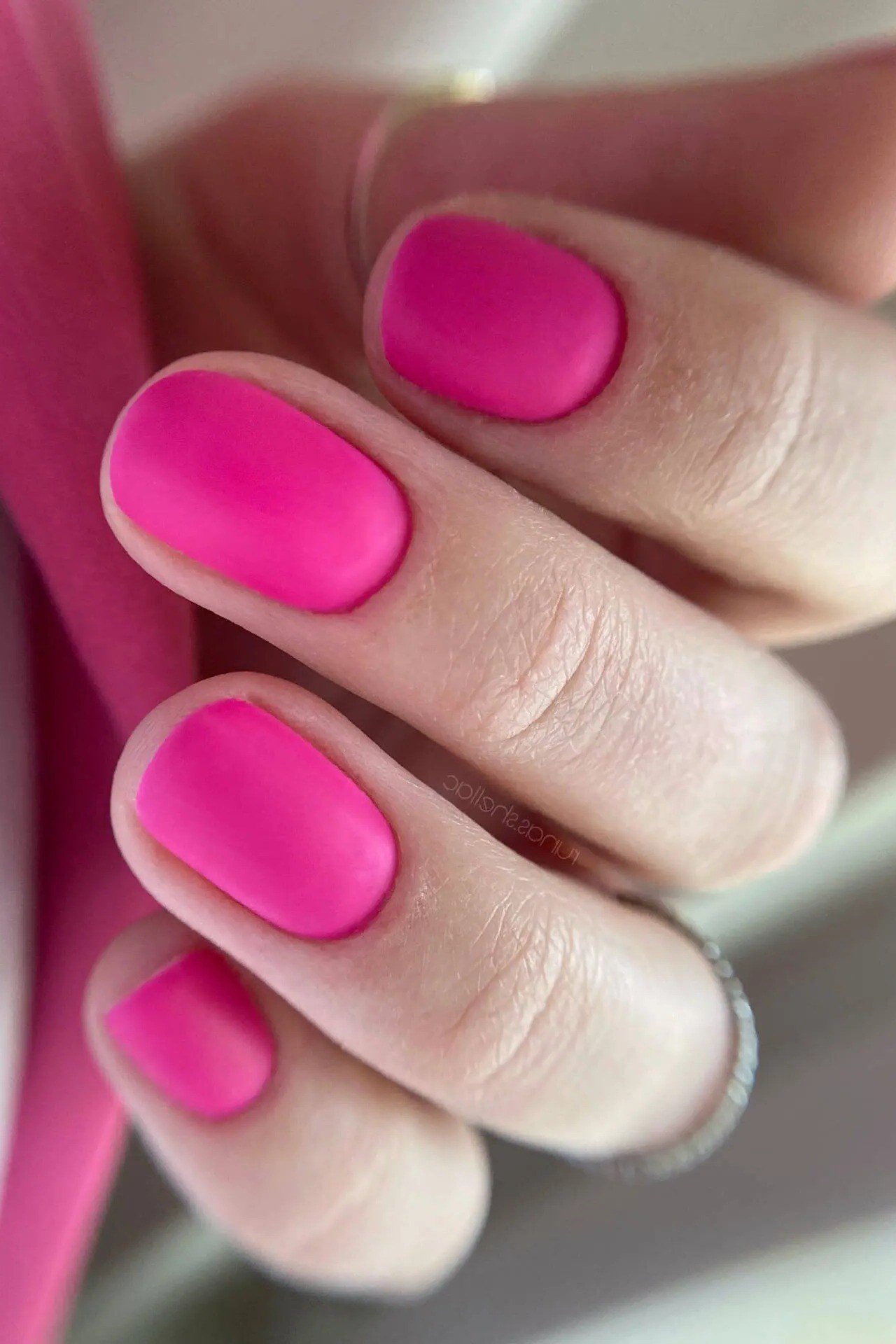 hot pink matte short square nails