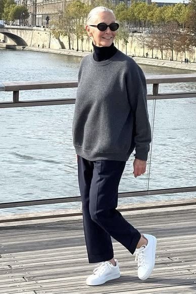 Grey turtleneck sweater with navy trousers fall outfit idea for women over 60