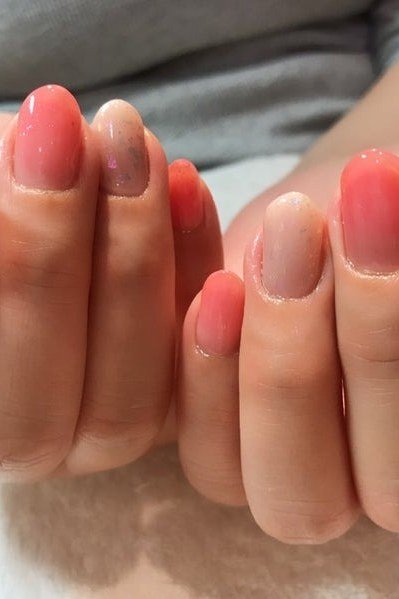 Short ombre strawberry jelly nails
