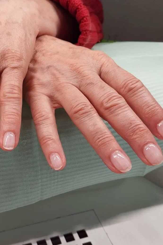 Natural sheer pink short gel nails
