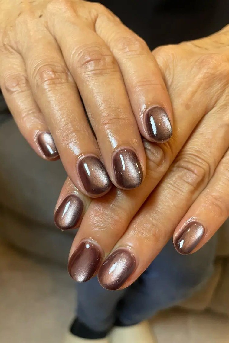 Chocolate Brown Cat Eye Nails - Rich chocolate brown with a silky magnetic glow covers these short, oval nails.