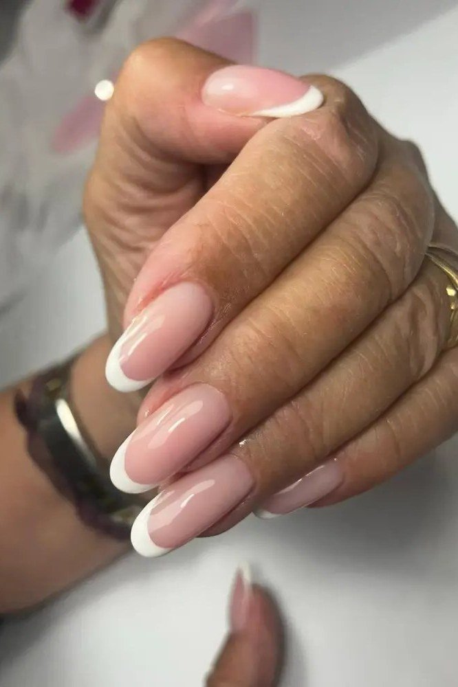 French manicure on a single hand