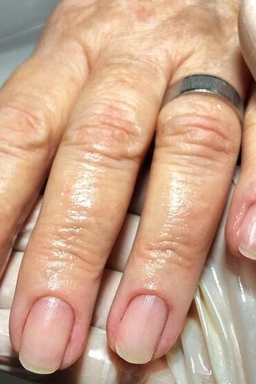 Sealing mature nails with nail oil after polish