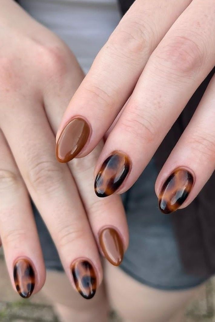 Brown Tortoise Short Oval Nails, chocolate brown fall nail design for women over 60
