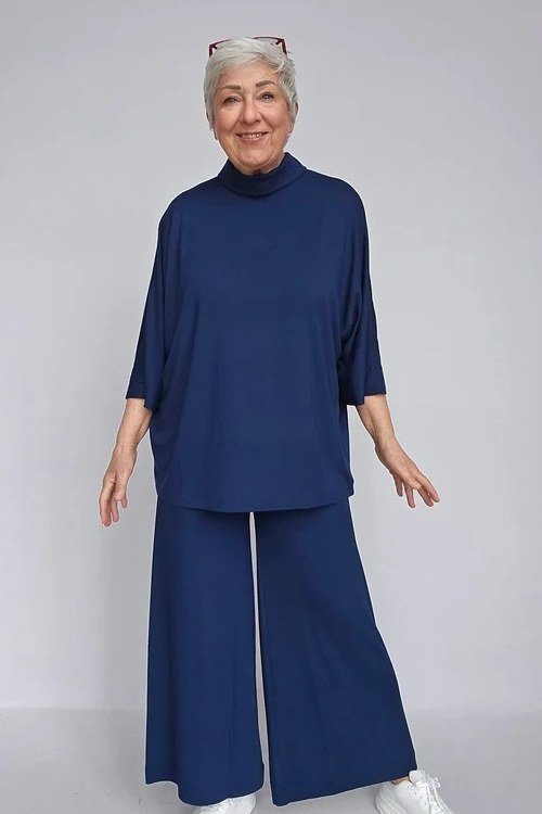 Navy tunic top with navy wide-leg trousers fall outfit idea for women over 60