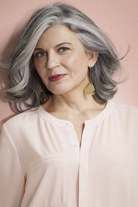 Silver wavy lob, front view - wispy hairstyle for women over 40