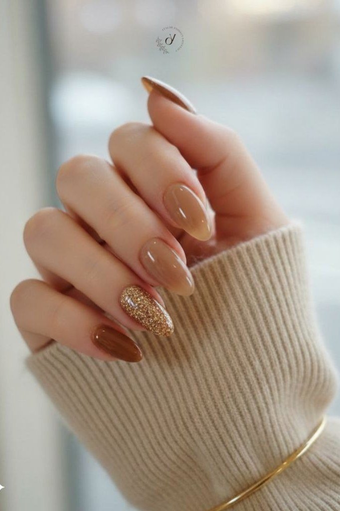 Caramel gold glitter nails, fall nail design for women over 60
