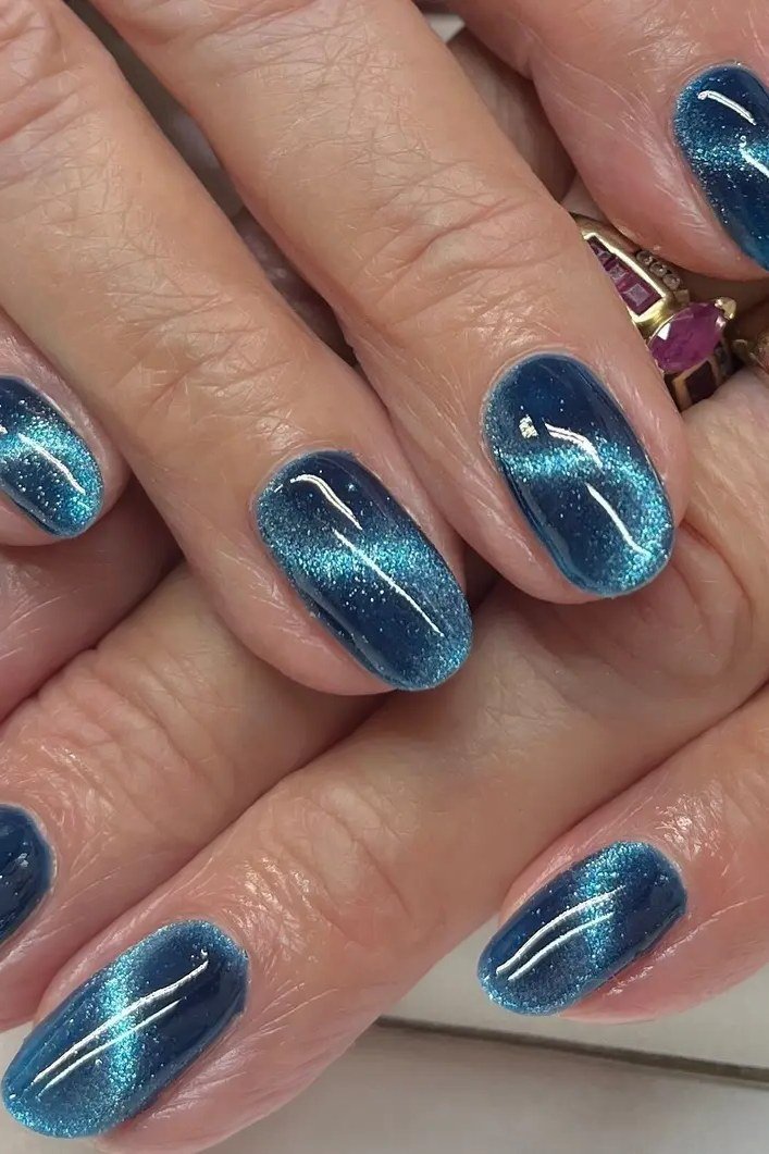 Teal Shimmer Cat Eye Nails - Bright teal blue with strong magnetic shimmer covers these short, oval nails.
