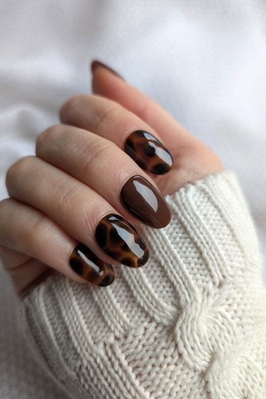 Espresso Tortoise Short Square Nails, chocolate brown fall nail design for women over 60