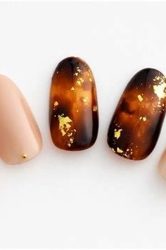 Tortoise Shell Accent Tips - nude nail art idea for women over 40