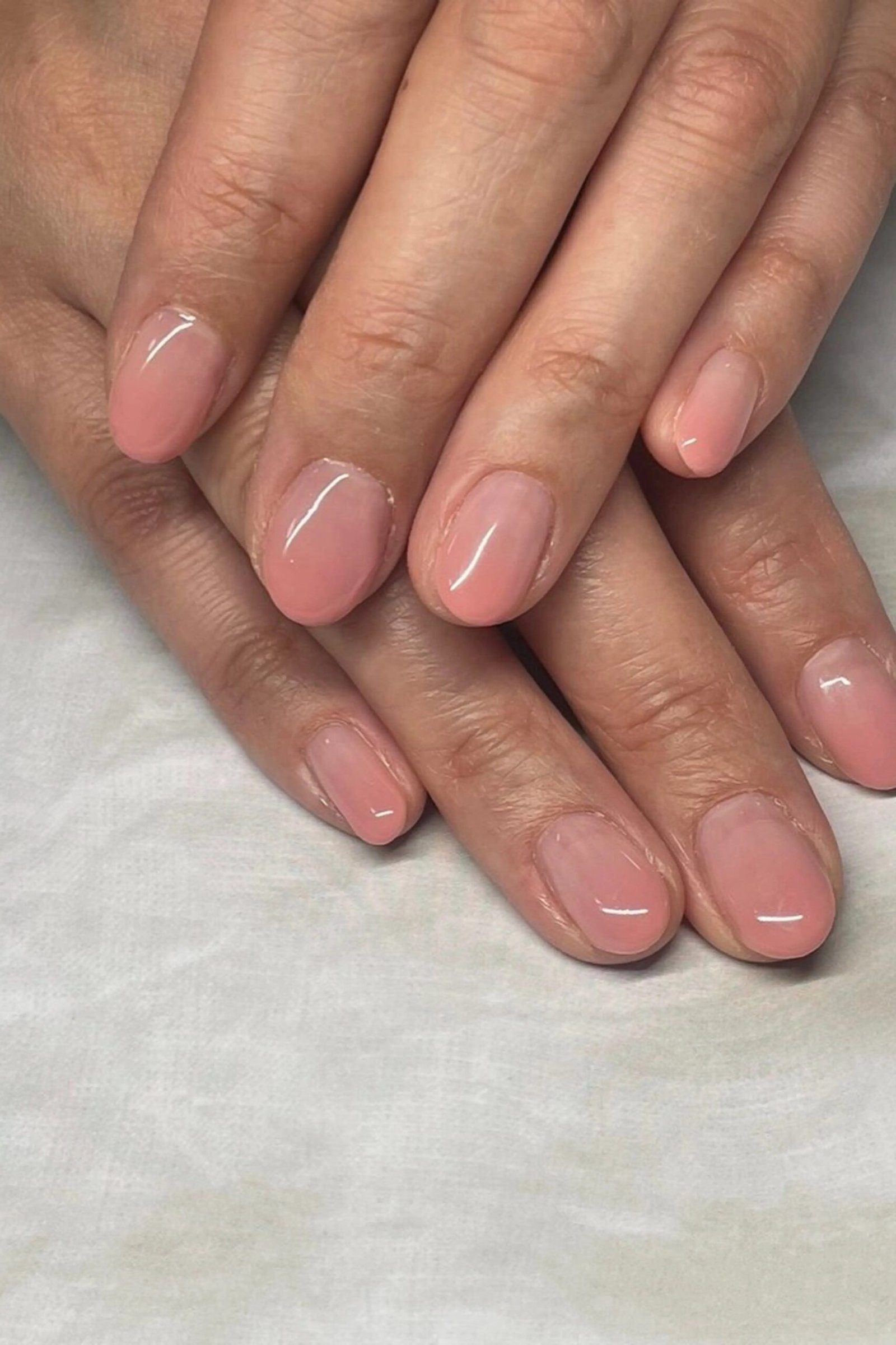 Glossy peachy pink gel nails