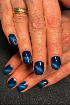 Navy Cat Eye Nails - Deep navy blue with a diagonal silver magnetic streak covers these short, oval nails.