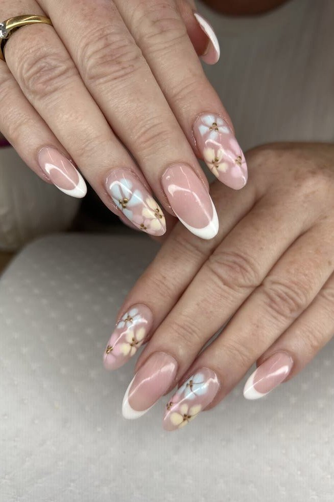 Best nails for women over 50: floral french