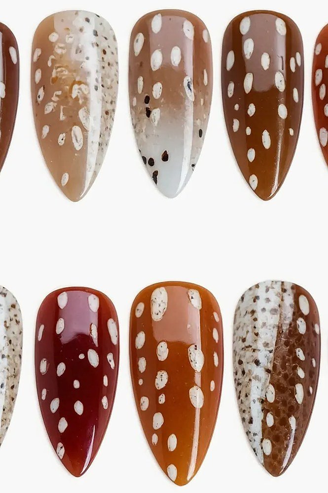 Spotted press-on nail set with brown fawn spots on cream and caramel