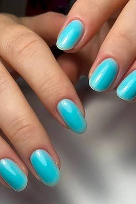 Bright turquoise glossy nails for summer vacation manicure