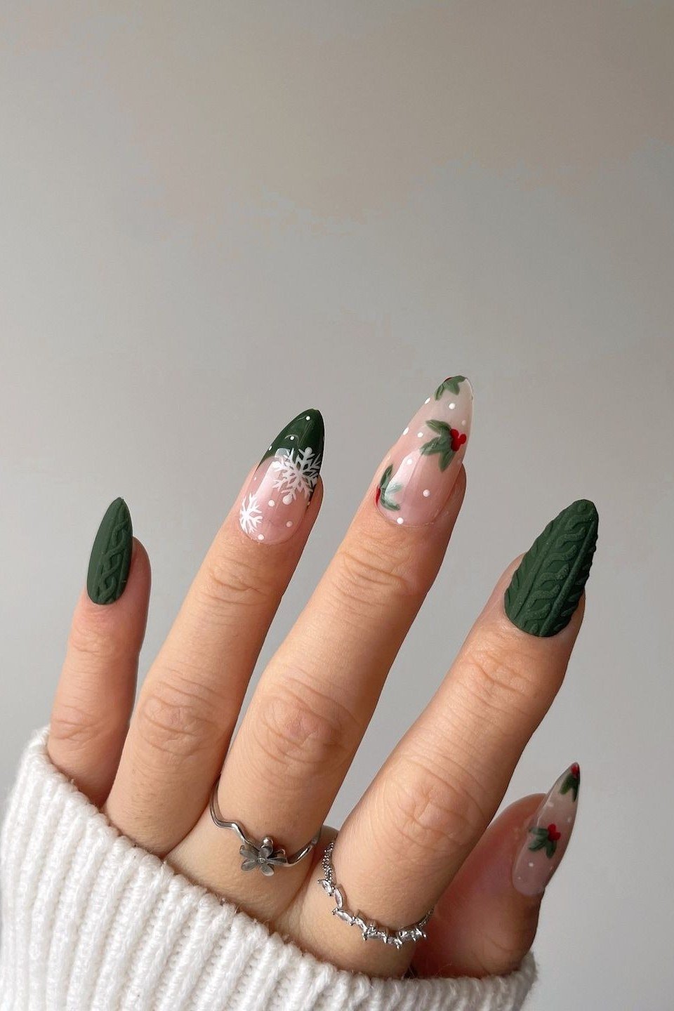 Forest green floral nails, fall nail design for women over 60