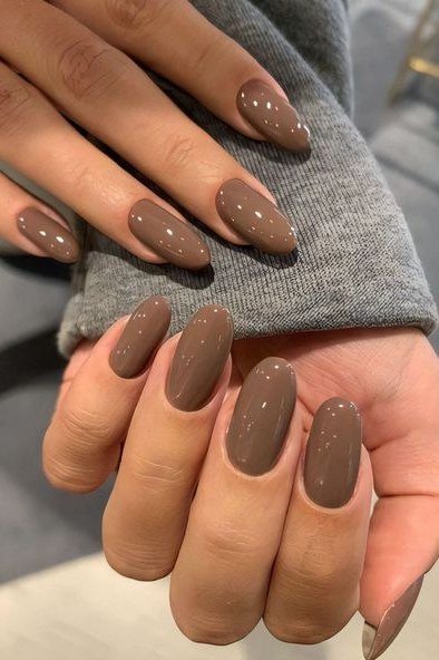 Taupe short oval nails with sweater