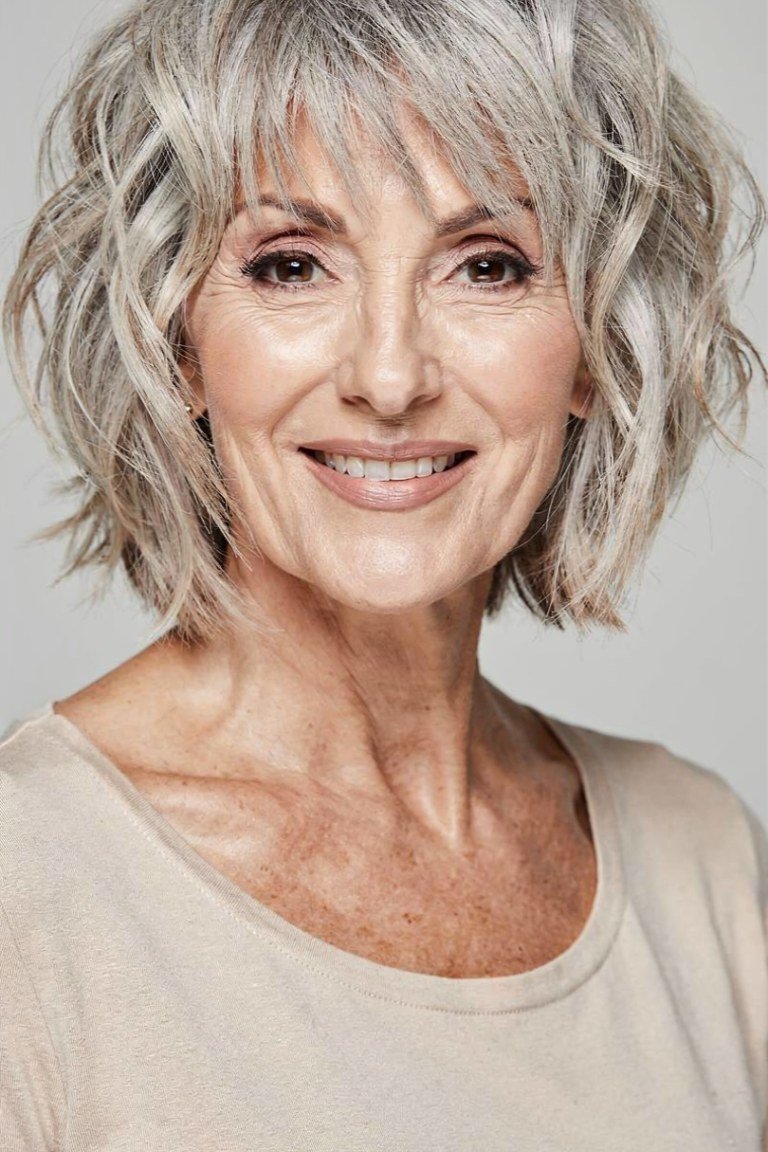 Silver wavy lob, front view, woman in her 60s