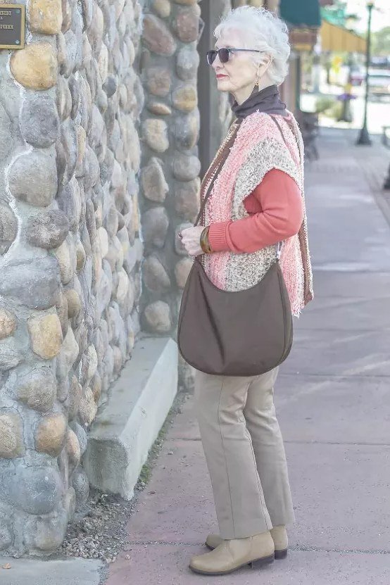 pink tweed jacket and beige trousers fall outfit for women over 60