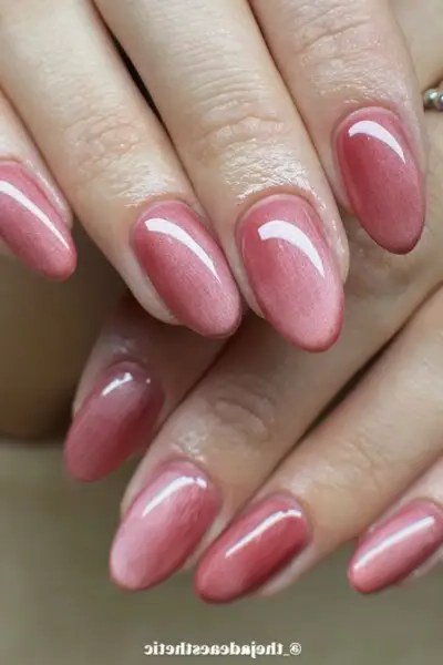 Rosy Magnetic Cat Eye Nails - Rosy pink with a clear magnetic center line covers these medium length almond nails.