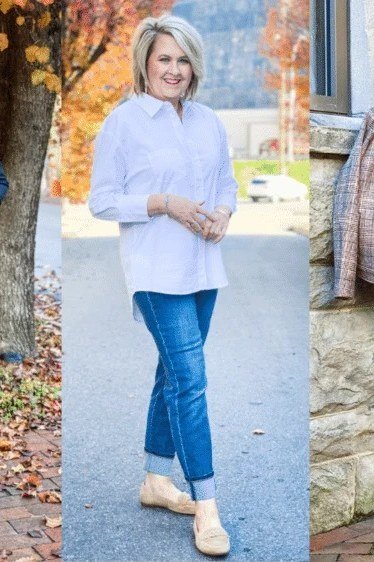 Blazer outfit ideas for women over 50 in plaid navy and red