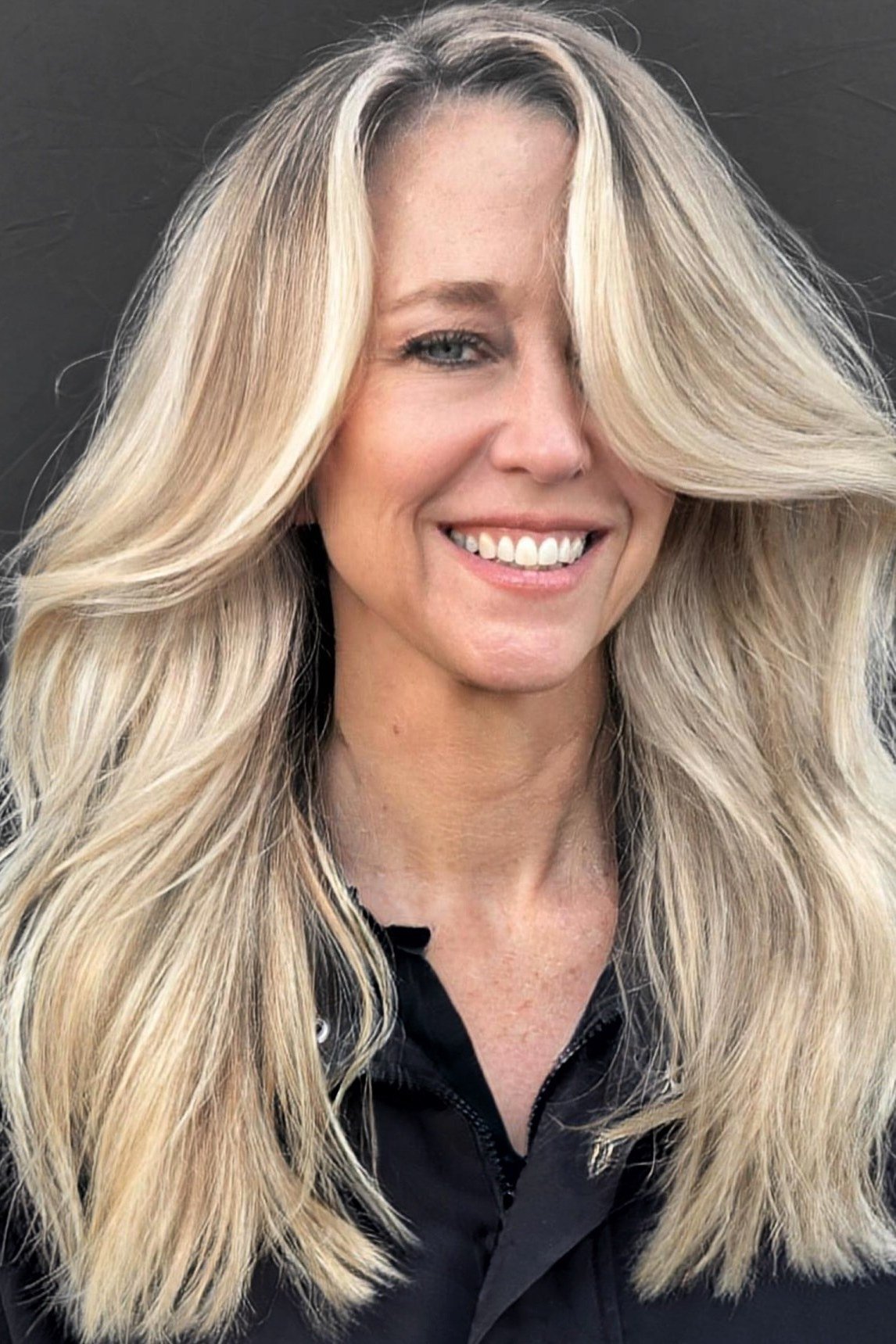 Blonde long wavy hair, front view - wispy hairstyle for women over 40