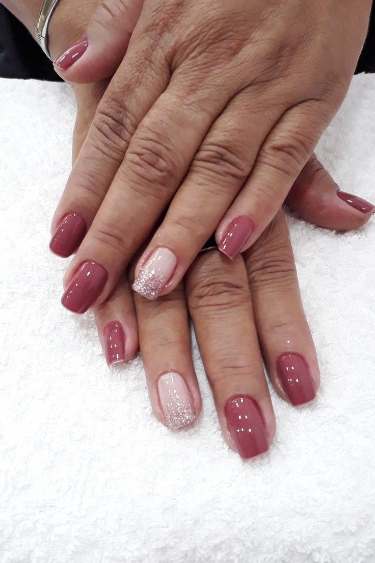 Mauve nails with glitter accent, fall nail design for older women