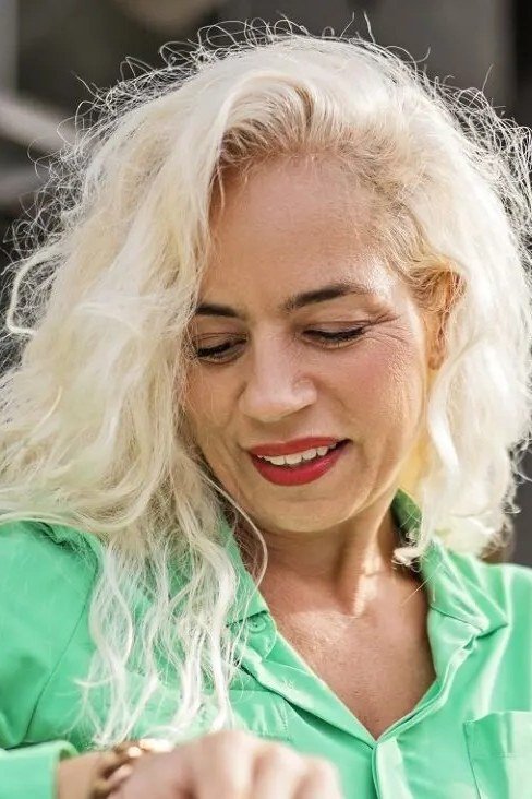 Long white wavy hair for women over 50
