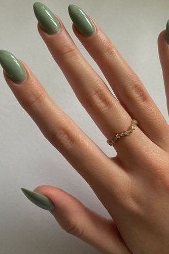 Best nails for women over 50: sage almond