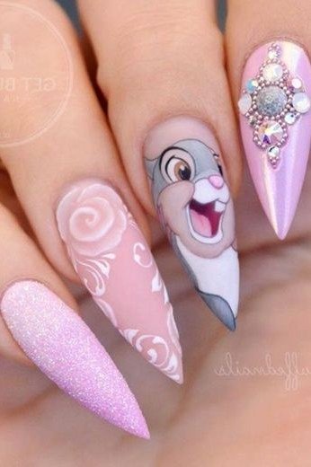 Nude and brown spotted press-on nail set with roses on wood