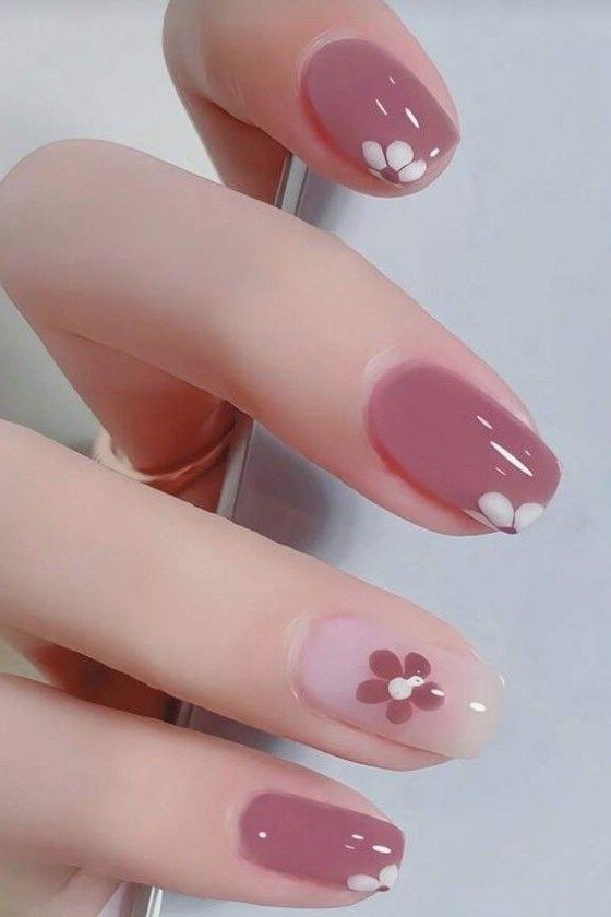 Mauve Almond Nails with Tiny White Daisies, elegant mauve nail idea for women over 60