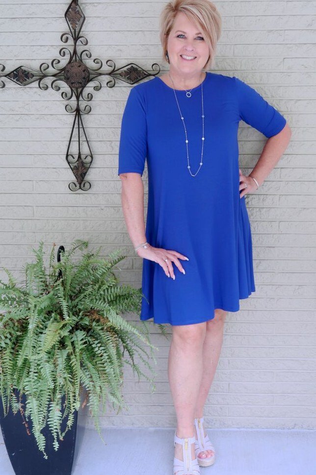 Easy casual outfit idea for women over 50: royal blue sheath dress, older woman everyday style